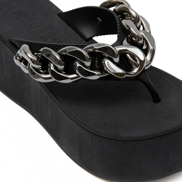 Chancleta de plataforma con cadena en color Preto
