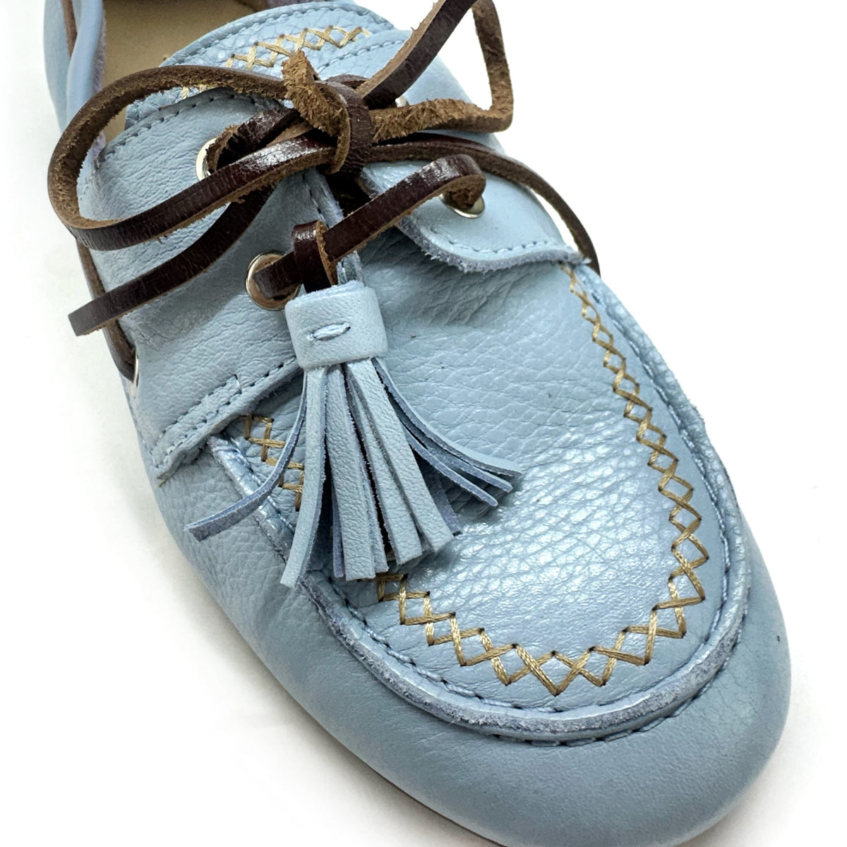 Mocasín náutico de gamuza en color Candy Blue — Esenciales II de María Conchita Alcalá