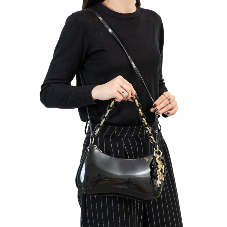 Cartera de hombro con asa de cadena en color Preto