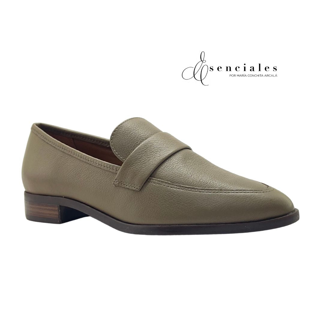 Mocasín Clásico de antifaz en color Terra — Esenciales II de María Conchita Alcalá