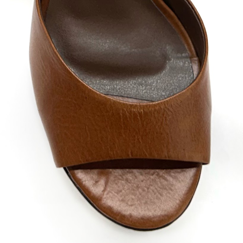 Sandalia Soleil de plataforma en color Brown — Esenciales II de María Conchita Alcalá