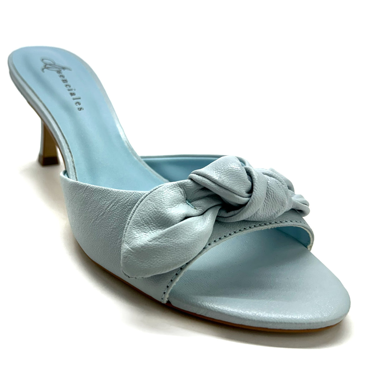 Mule Iris con nudo en color Blue Sky — Esenciales II de María Conchita Arcalá