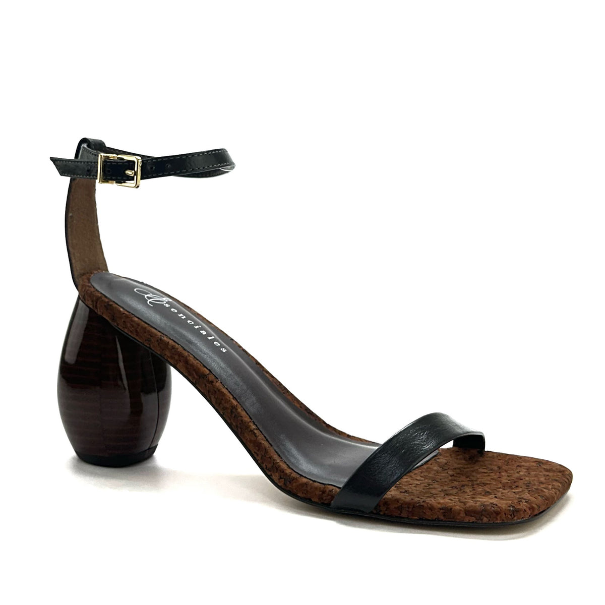 Sandalia Sage de tacón escultural en color Dk Brown — Esenciales II de María Conchita Alcalá