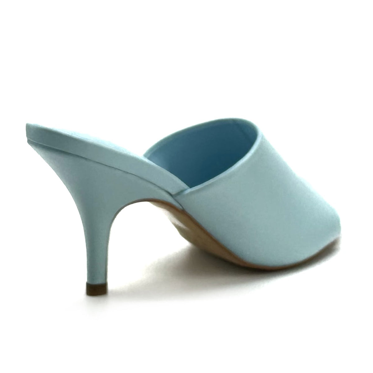 Mule Nova de tacón fino en color Blue Sky — Esenciales II de María Conchita Alcalá