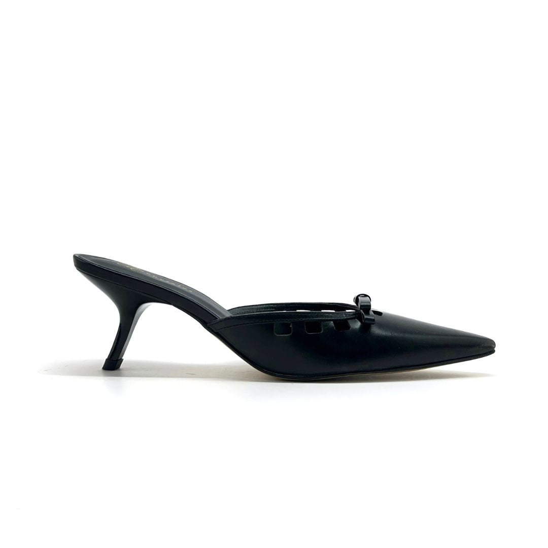 Mule Bella de tacón kitten en color Black — Esenciales II de María Conchita Alcalá