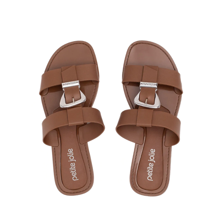 Slide plana con hebilla en color Chocolat