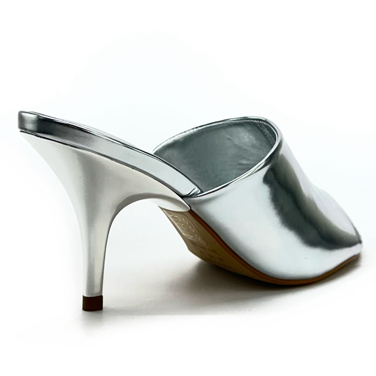 Mule Nova de tacón fino en color Silver — Esenciales II de María Conchita Alcalá