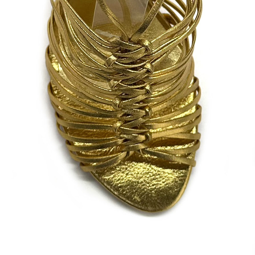 Sandalia Bloom de amarrar en color Gold — Esenciales II de María Conchita Alcalá