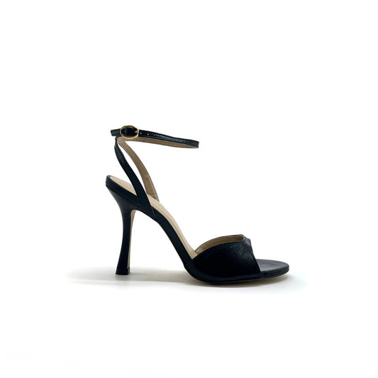 Sandalia Stella de tacón alto en color Black — Esenciales II de María Conchita Alcalá