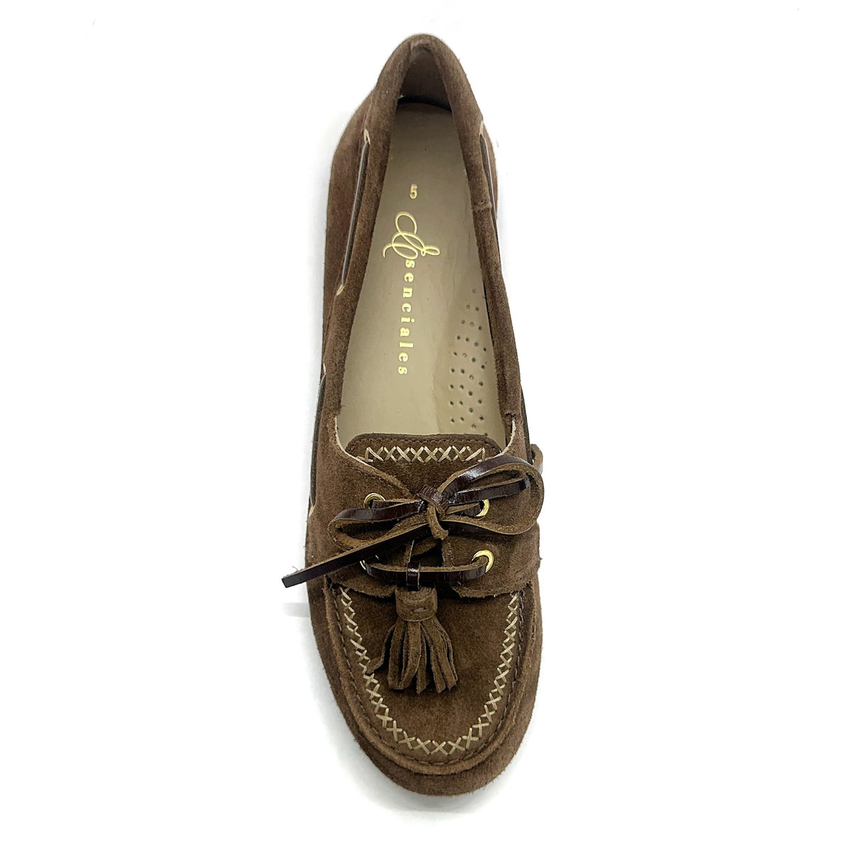 Mocasín náutico de gamuza en color Brownie — Esenciales II de María Conchita Alcalá