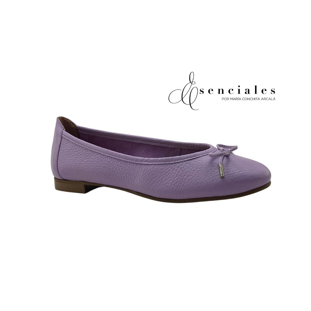 Ballerina Signature con lazo en color Lilac — Esenciales II de María Conchita Alcalá