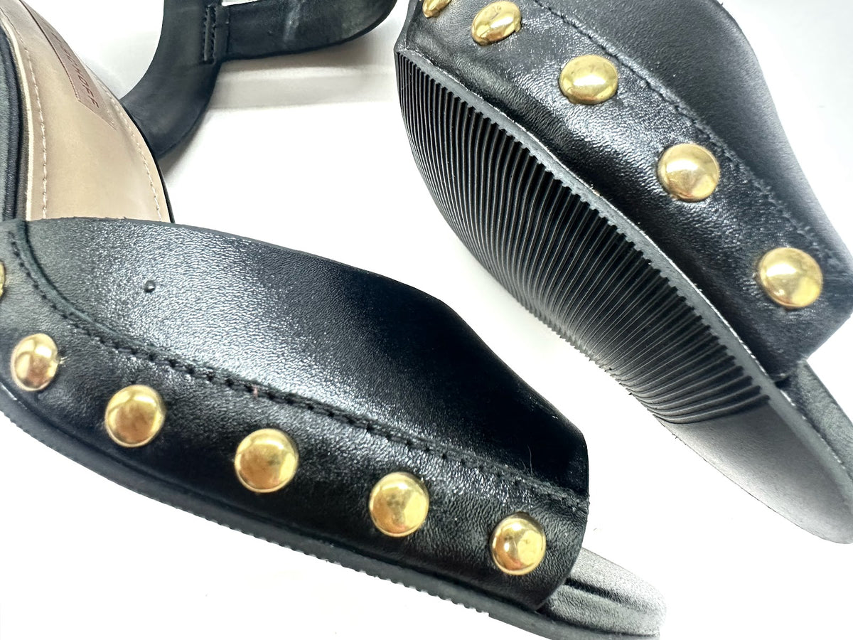 Sandalia de tacón ancho con tachas