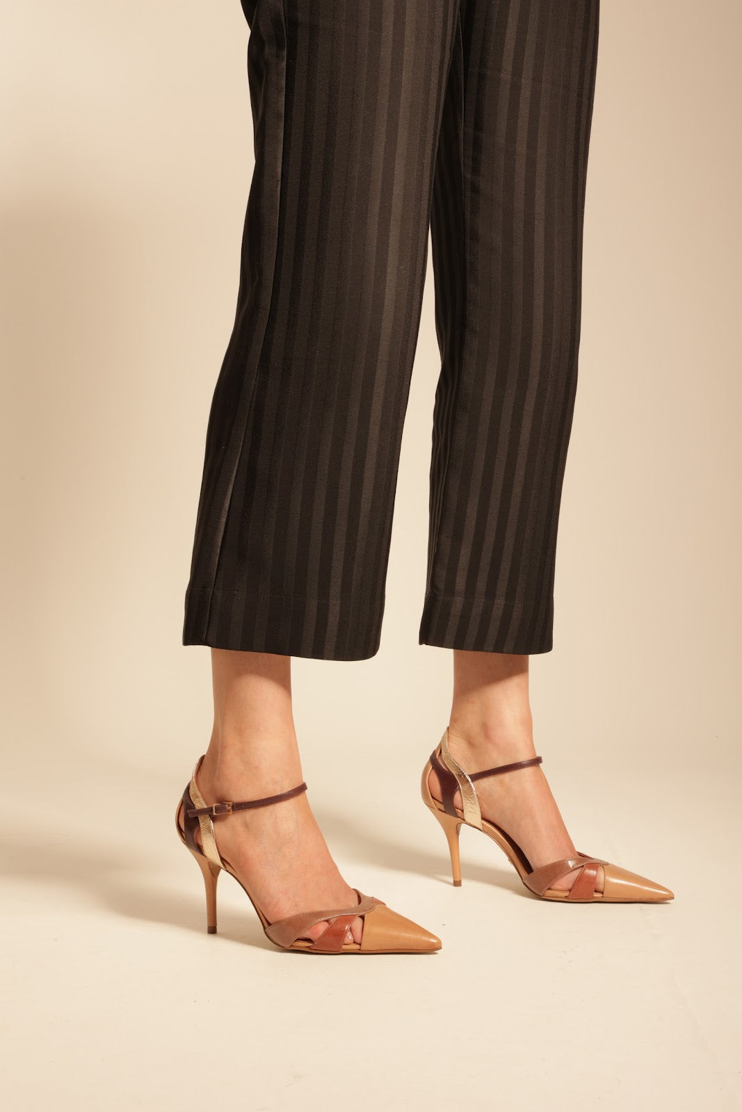 Zapato abierto de tiras cruzadas