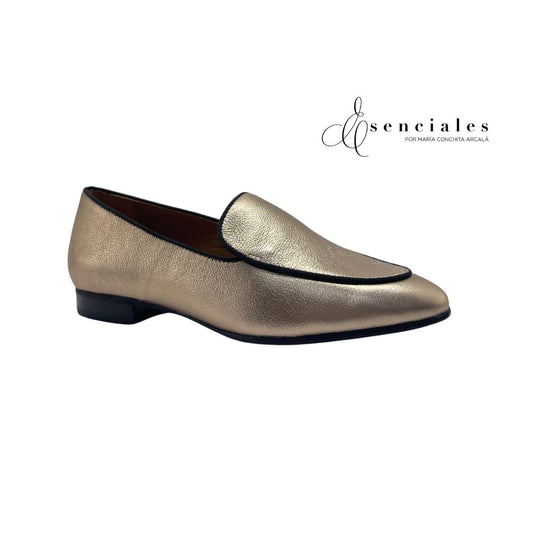 Mocasín Liso de punta en color Metal Rame — Esenciales II de María Conchita Alcalá