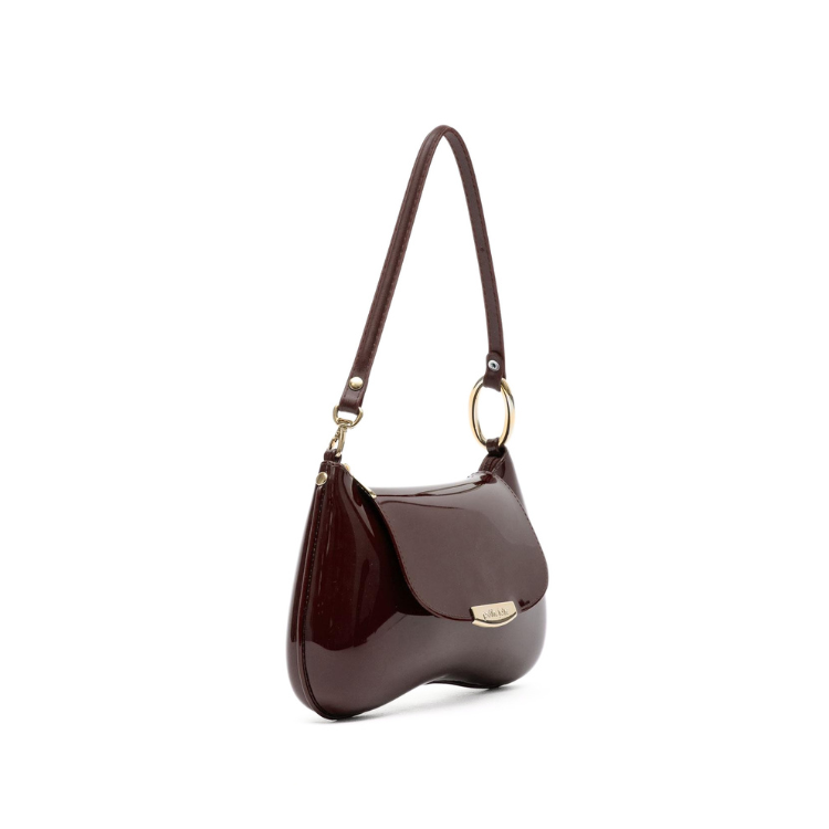 Cartera de hombro de charol en color Brown