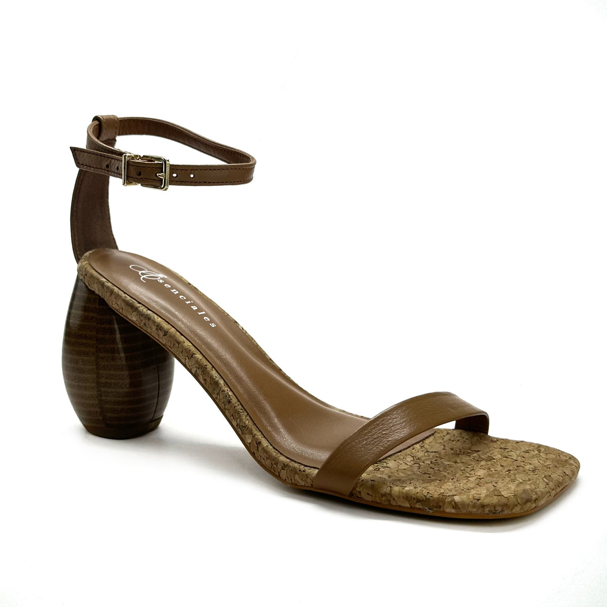 Sandalia Sage de tacón escultural en color Amber — Esenciales II de María Conchita Alcalá