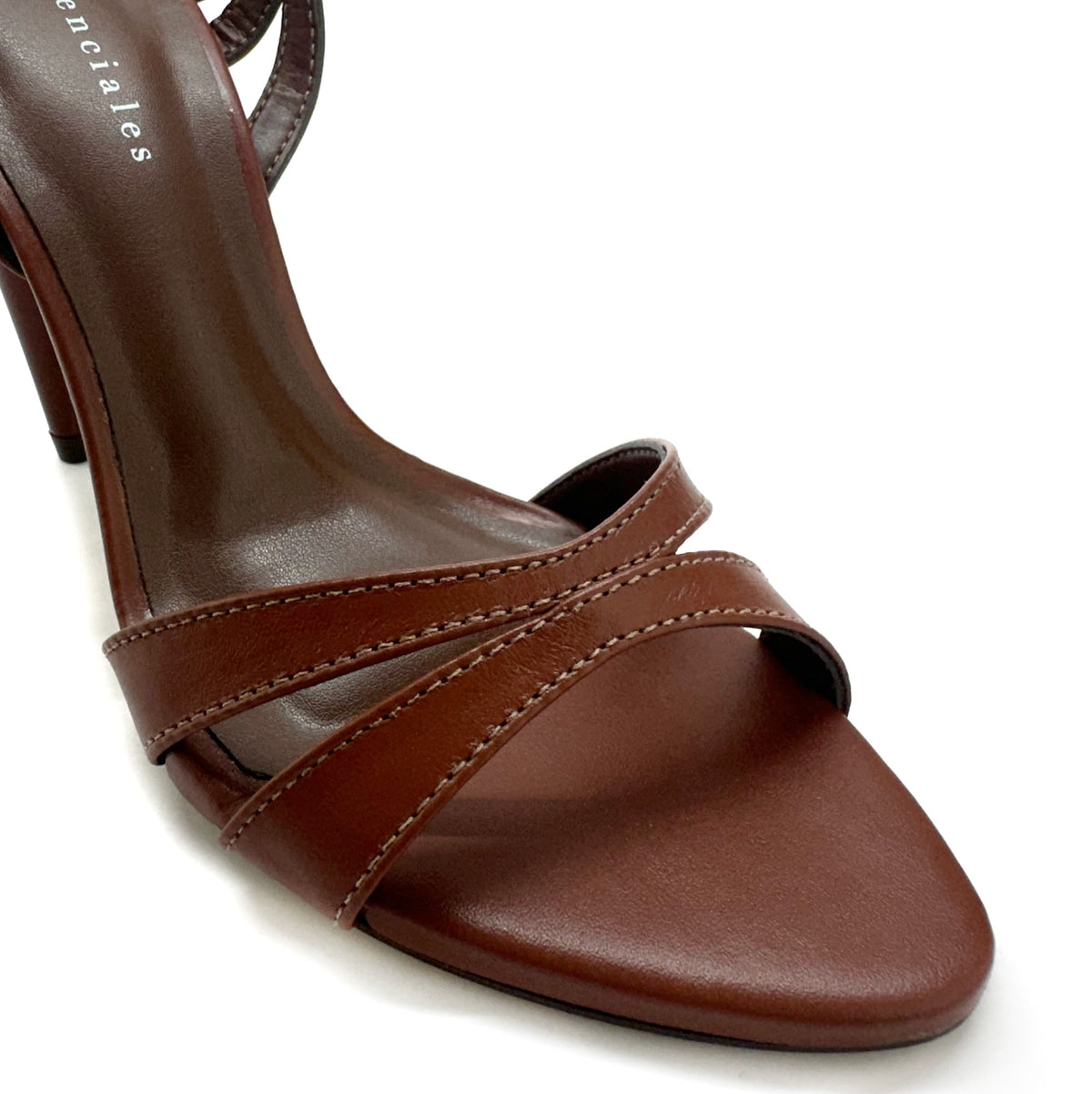 Sandalia Reya de tiras en color Brown — Esenciales II de María Conchita Alcalá