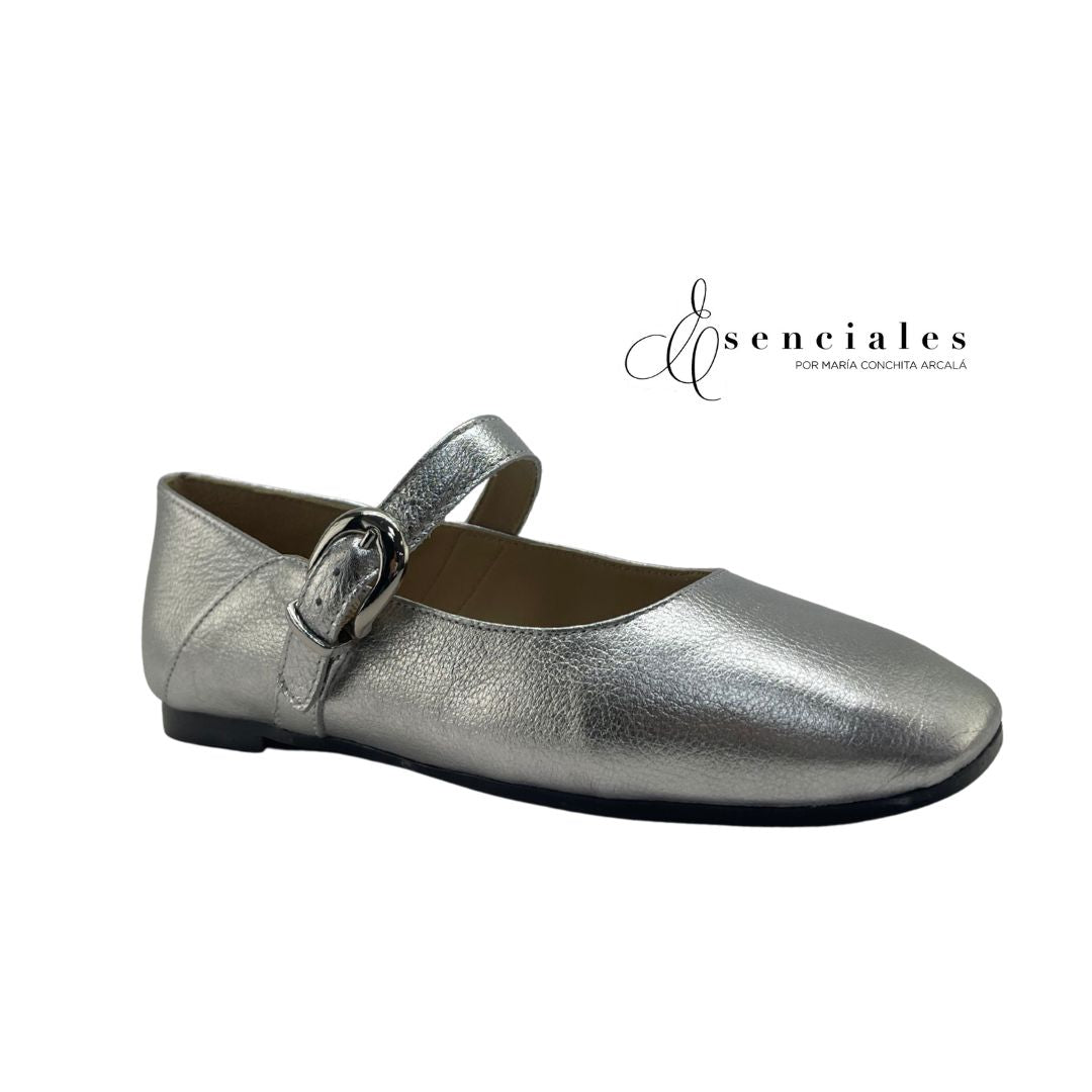 Mary Jane con hebilla en color Silver — Esenciales II de María Conchita Alcalá