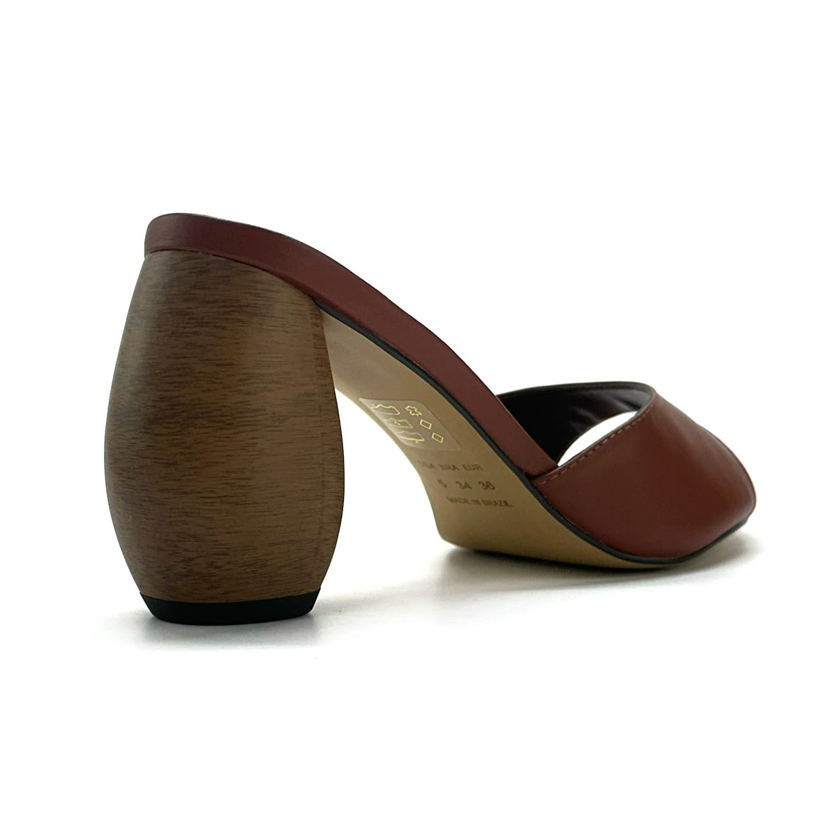 Mule Luna de tacón escultural en color Brown — Esenciales II de María Conchita Alcalá
