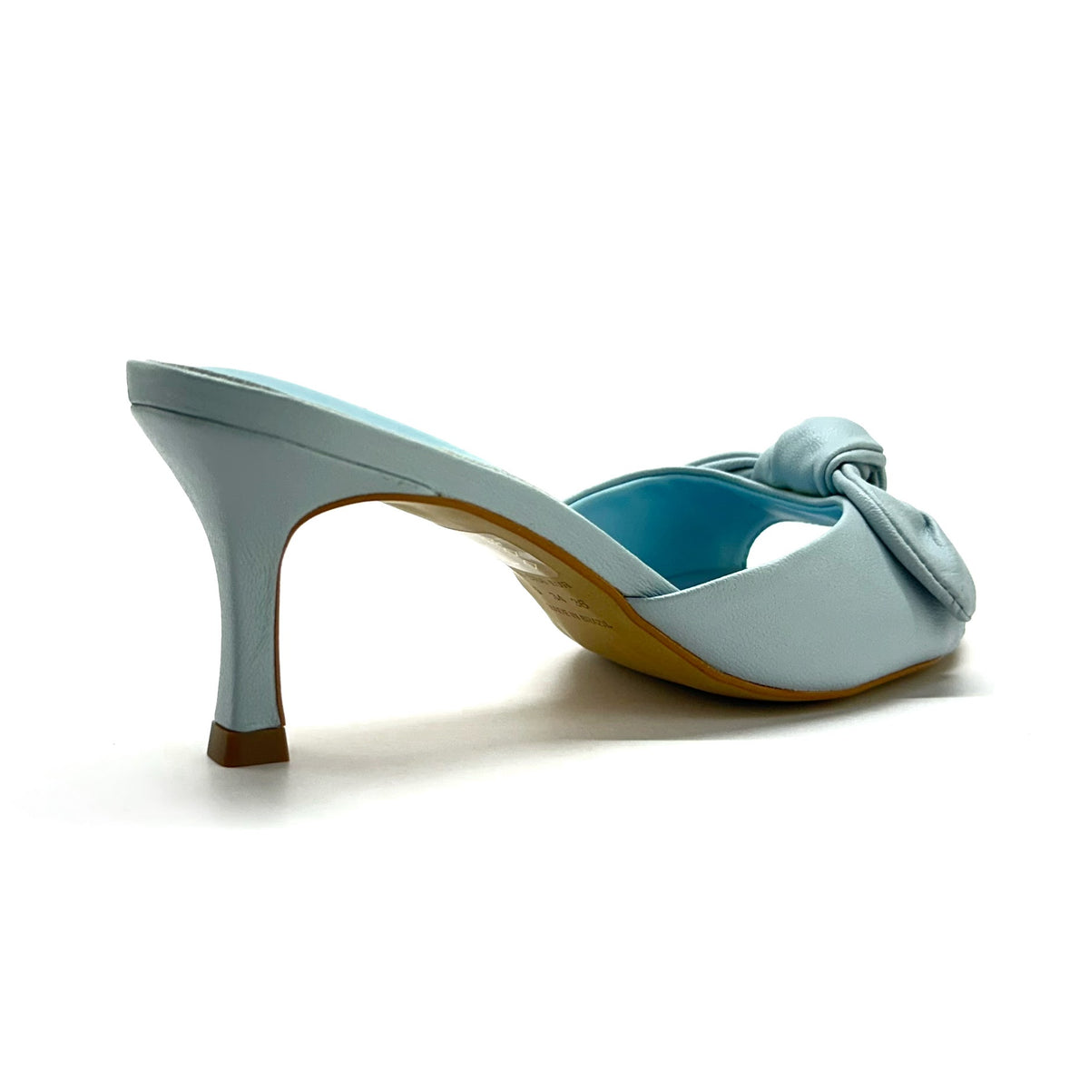 Mule Iris con nudo en color Blue Sky — Esenciales II de María Conchita Arcalá